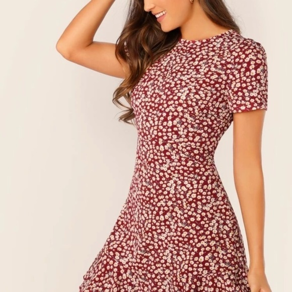 New Boho Floral print Ruffled hemmed dress - Picture 3 of 7